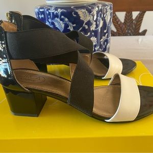 Joan and David, black and white patent leather block heel sandal size 8.5